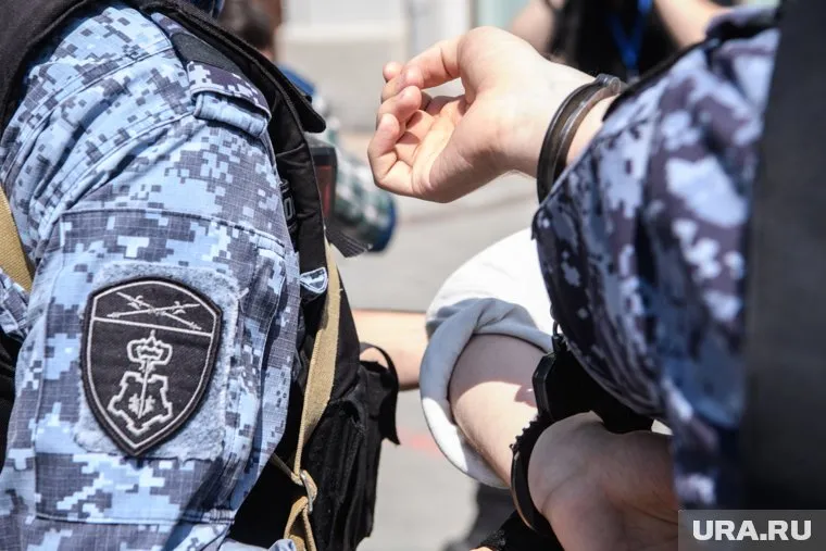 Пациент с ножом и баллончиком напал на врачей в больнице Иркутска