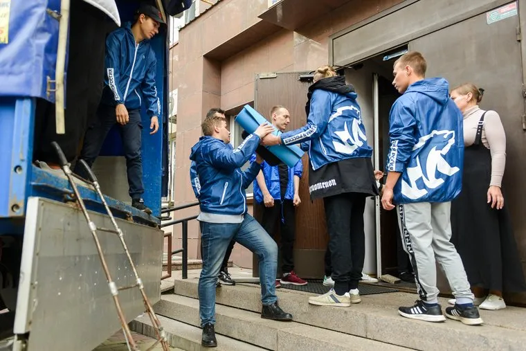 Погрузка амуниции и отправка ее в танковую дивизию Центрального военного округа в Челябинской области. Челябинск