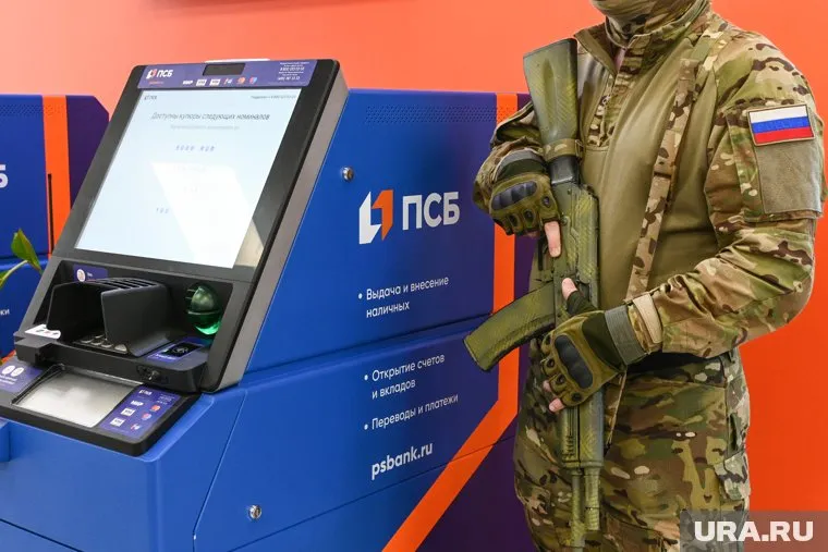 Жители Херсона выстраиваются в очереди в «Промсвязьбанк»