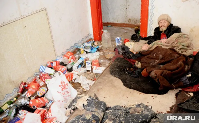 Петр Степик живет в доме без крыши