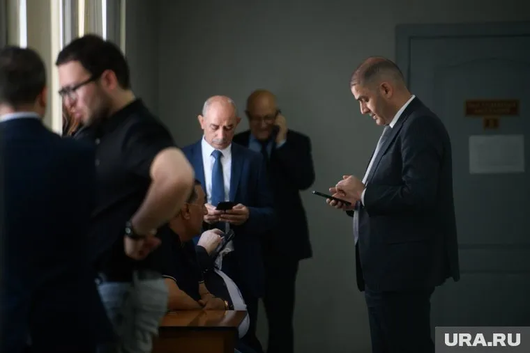 Дипломаты и диаспоры пришли поддержать соотечественников