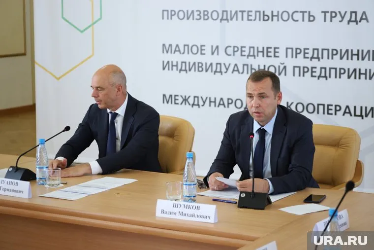 Антон Силуанов (слева) помог главе Зауралья Вадиму Шумкову