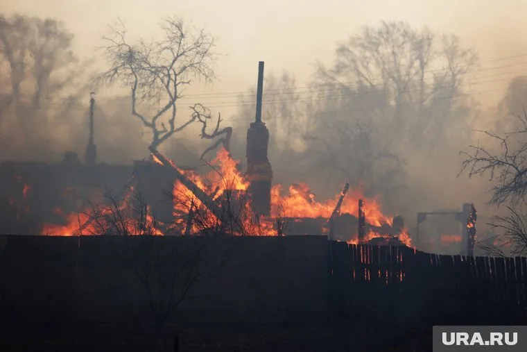 В масштабном пожаре погиб курганец