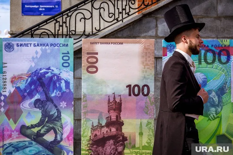 Россияне будут стремиться откладывать деньги на черный день, считает Константин Селянин