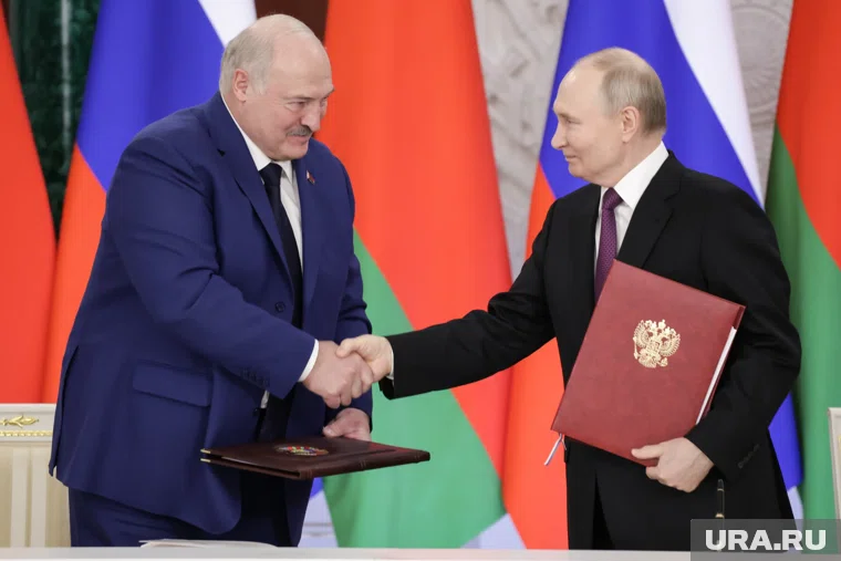 Лукашенко поблагодарил Путина за принятые решения в области атомной энергетики, передает корреспондент