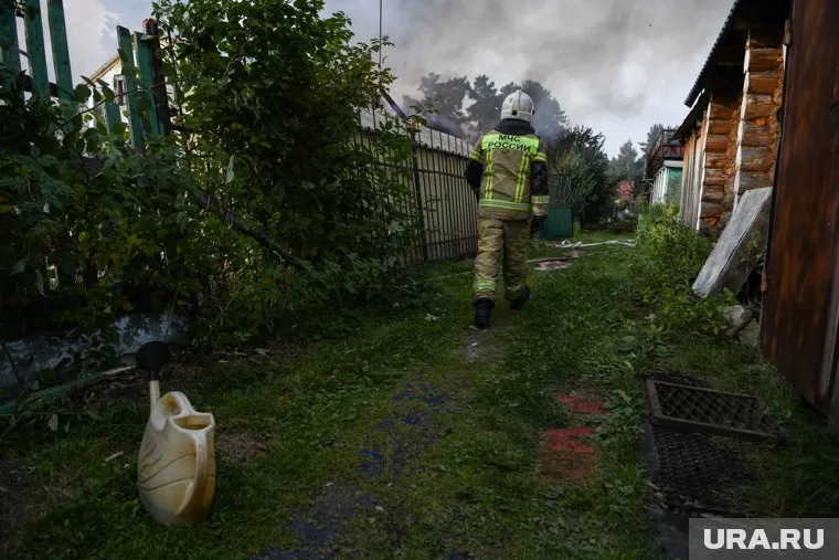 Поселок эвакуировали из-за угрозы распространения огня