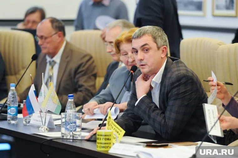 После возбуждения уголовного дела, репутации Владимира Казанцева (справа) пришел конец, считают эксперты