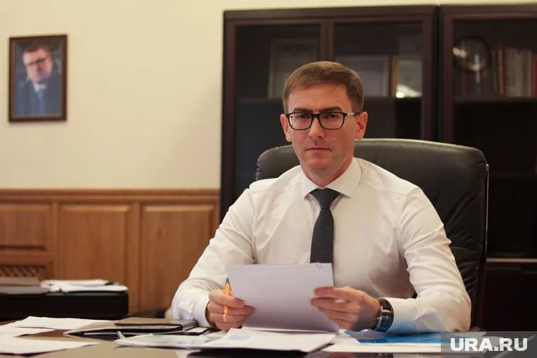 Роман Воллерт начал участвовать в политических процессах в области практически с момента назначения