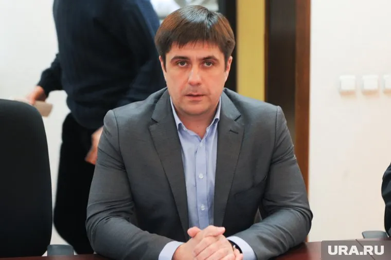 Действующим депутатом по округу № 21 является директор "Чебаркульской птицы" Дмитрий Пырсиков