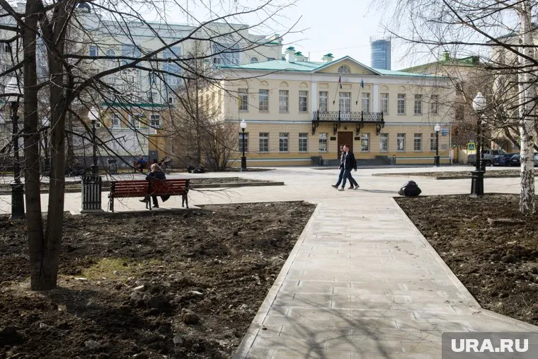 Судьи свердловского Уставного суда смогут уходить на пенсию на пять лет позже