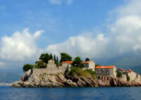 Черногория станет менее доступной для россиян: когда введут визы