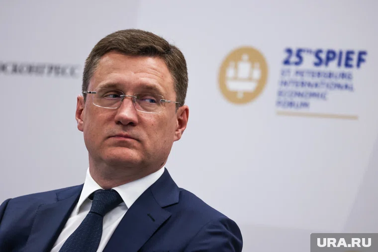 Александр Новак приподнес подарки трех братьям из Свердловской области