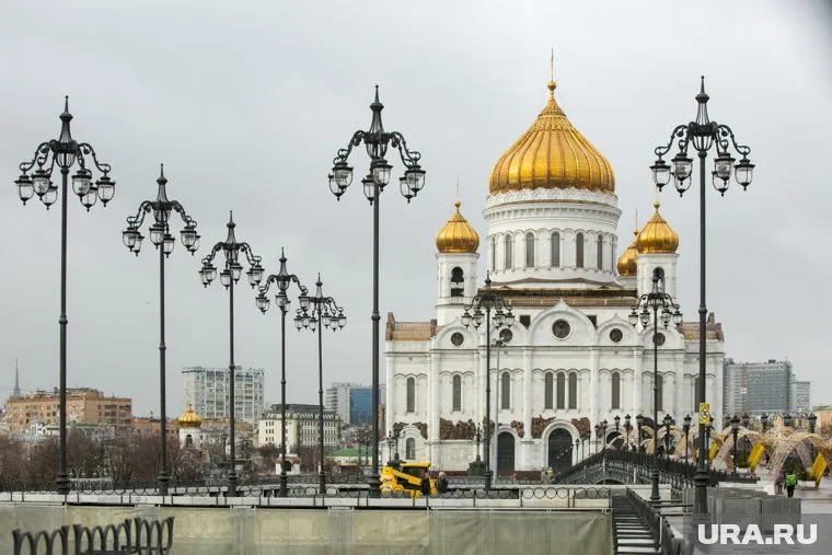В храме Христа Спасителя «Троицу» осмотрят специалисты, сказал Дмитрий Песков