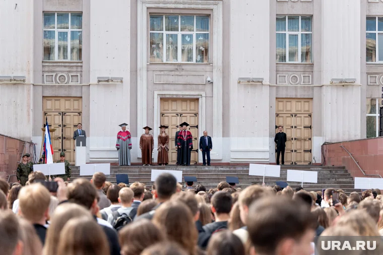 Программа относится только к студентам ВУЗов, обучающихся на бакалавриате или специалитете