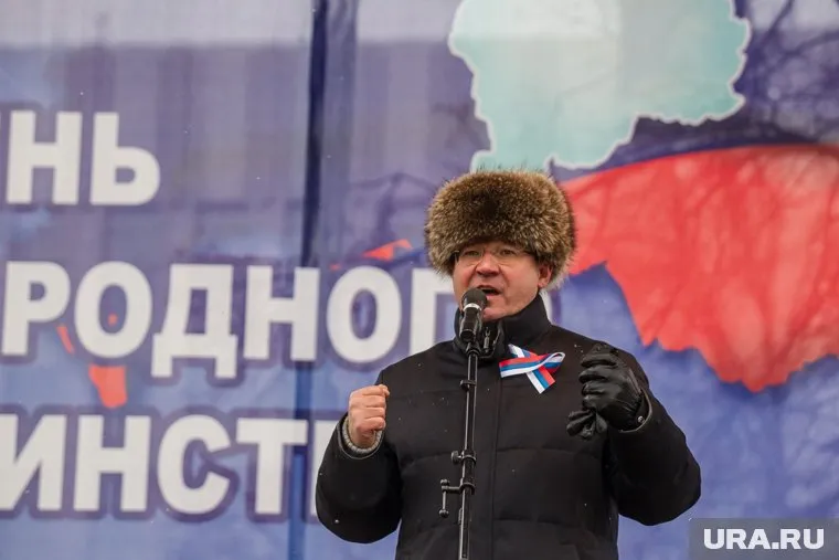 Губернатор Владимир Якушев после митинга в честь Дня народного единства поехал прямиком на работу