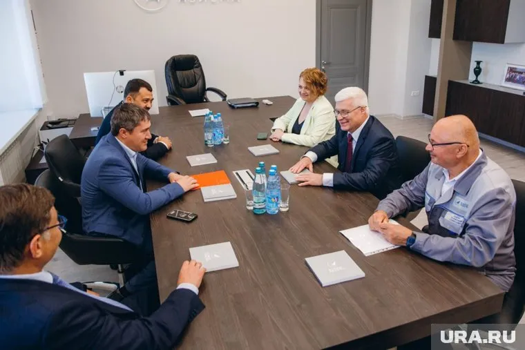 В ходе визита Махонин познакомился с ключевыми проектами, реализованными на предприятии