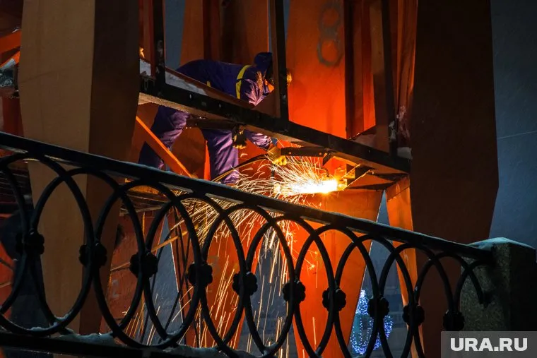 Краснознаменную группу на Плотинке демонтировали в 2013 году