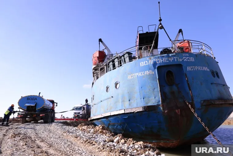  Работа по разделке кормовой части танкера «Волгонефть 239» завершена спустя месяц
