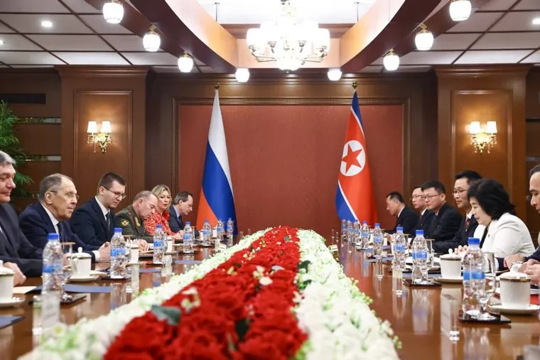 Лавров провел переговоры с Цой Сон Хи