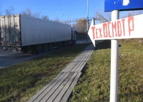 «Три часа пытались»: водители Екатеринбурга не могут пройти техосмотр из-за масштабного сбоя