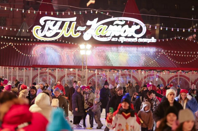 ГУМ-каток открылся для посетителей на Красной площади: торжественные кадры с Киркоровым и Навкой. Фотогалерея