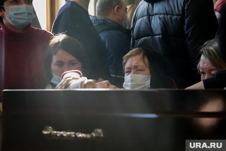 Церемония прощания прошла в ДК имени Солдатова