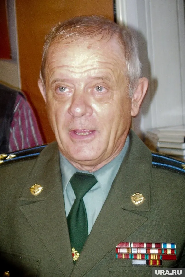 Осужденный вышел из ворот колонии строгого режима и заявил, что «к походу и бою готов»