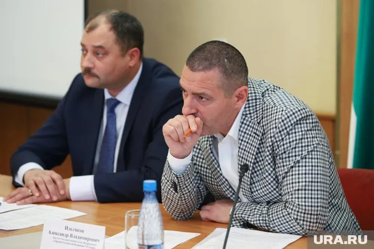 Александр Ильтяков считает, что у Сергея Руденко (слева) есть личный интерес в горсаду
