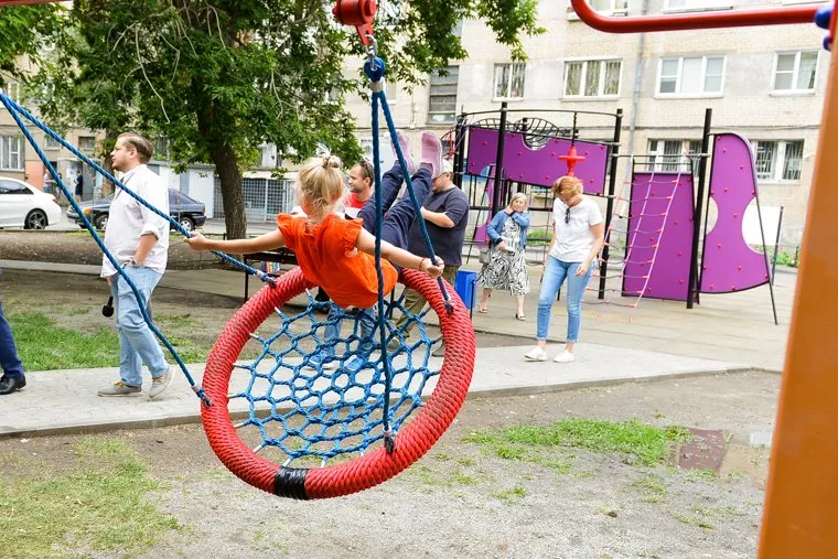 Наталья Котова на благоустройстве Тракторозаводского района. Челябинск 