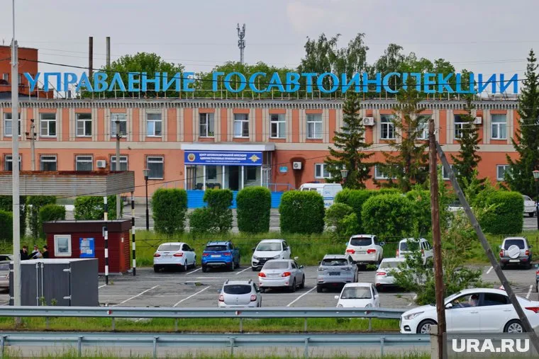 В ведомстве подчеркнули, что на службу приглашаются молодые люди и девушки до 40 лет