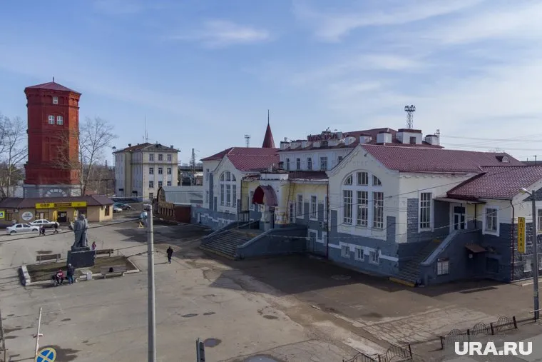 Внутри здание вокзала в Кунгуре интересней, чем снаружи