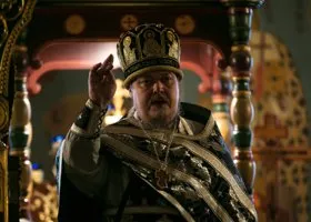 Протоиерей Чаплин поддержал задержанную активистку, которая выступала против креста Покраса Лампаса