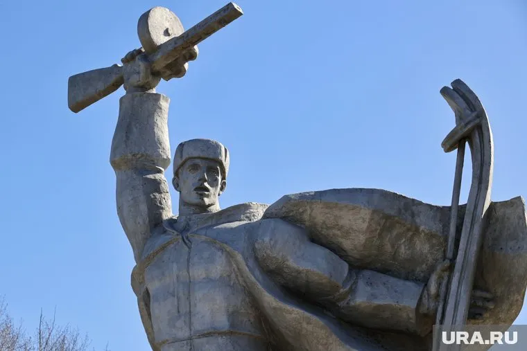 В Шадринске начались работы по преображению памятников (архивное фото)