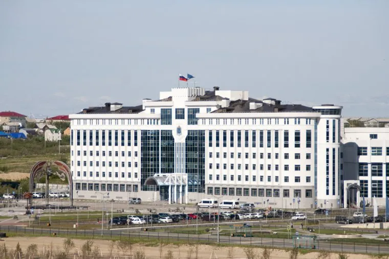 Крестный ход в честь Дня святых апостолов Петра и Павла и строительство Преображенского Собора. Салехард