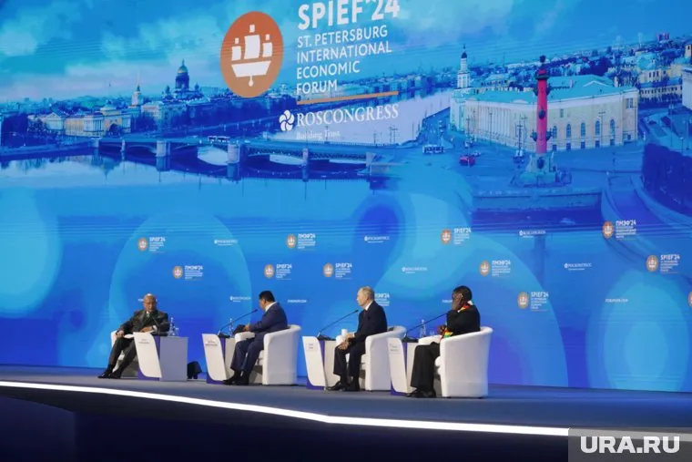 Путин на ПМЭФ пообещал проиндексировать пенсии работающих пенсионеров с февраля 2025 года