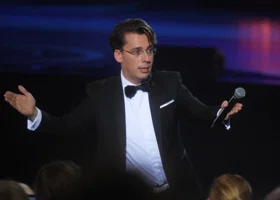 Галкина* могут посадить в Израиле за размахивание украинским флагом: как живет сбежавший после СВО артист