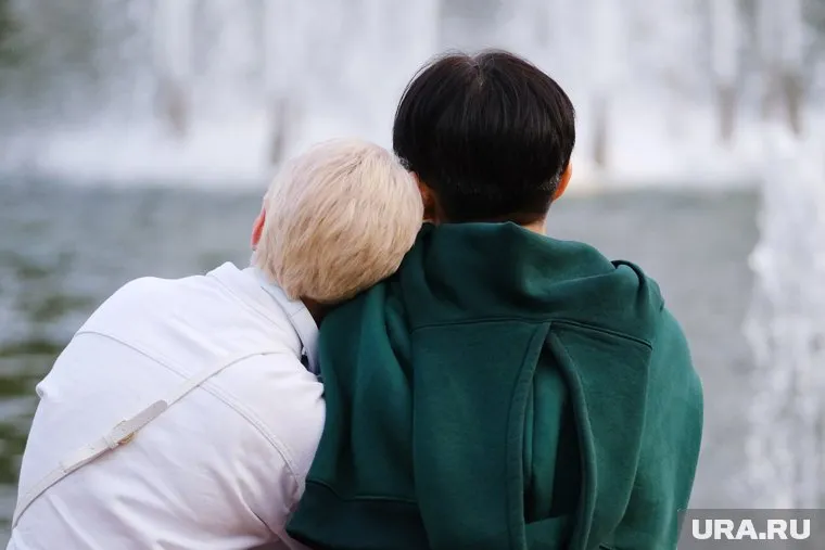 Существуют здоровые причины сохранения дружбы с бывшим партнером, отметила психолог