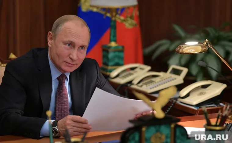 Владимира Путина заинтересовало отсутствие портрета Ленина в кабинете Геннадия Зюганова