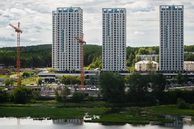 Виды Екатеринбурга , недвижимость, квартиры, башенный кран, жилой квартал, жилье
