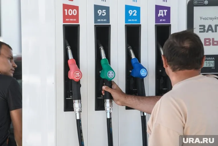 ФАС обратила внимание на снижение реализации бензина с Сургутского ЗСК