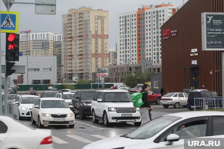 Движение перекрыто в районе улицы Эрвье на участке от Алебашевской до дома № 32, к. 1 и по улице Газовиков до улицы Республиканец