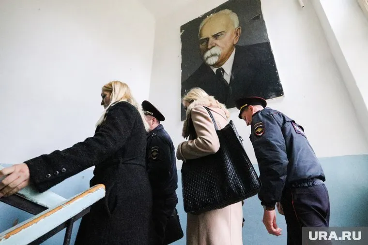 Представители профсоюза «Альянс врачей» в суде помогают уволенным медикам Чернавского тубдиспансера восстановиться на работе