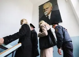 Уволенные курганские медики тубдиспансера после бунта пошли в суд