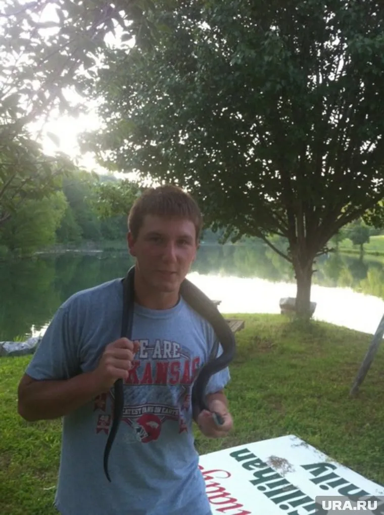 Мэйсон родился в конце 1994 года в Перми