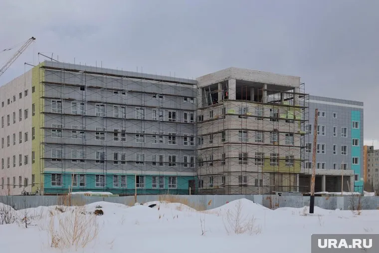 По заявлению властей, здание новой детской поликлиники готово на 90%