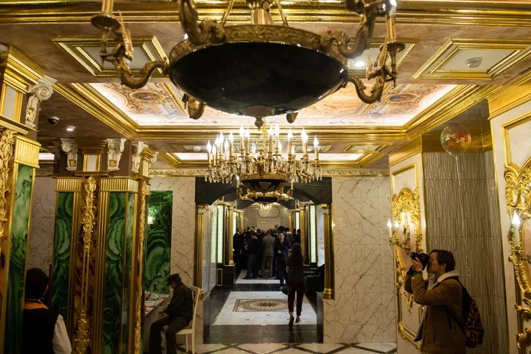 Торжественная линейка в школе № 106. Екатеринбург