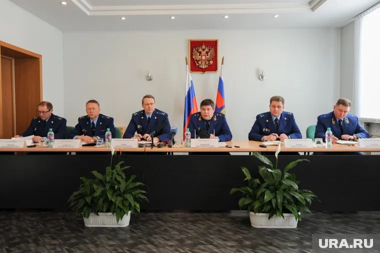 Виталий Лопин (слева) сменит Александра Кондратьева