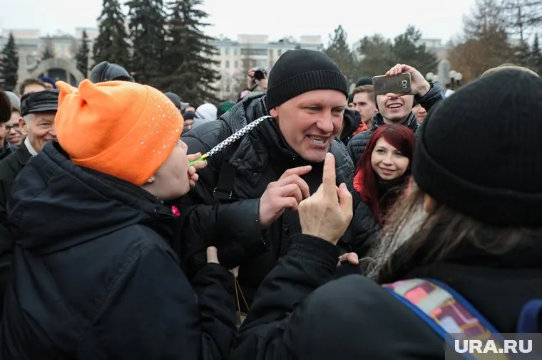 Ворончихин (в центре) известен своими провокационными акциями