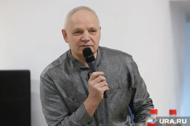 Алексей Залазаев завершает работу над макетом