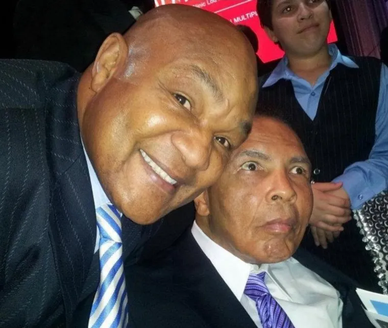 Джордж Форман (слева) - скончался в возрасте 76 лет